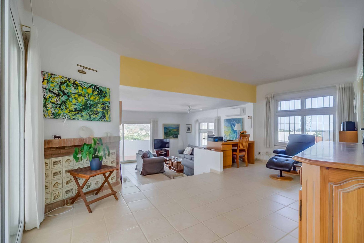 4 Bed Townhouse for sale in Sierrezuela Costa Del Sol, Málaga, Spain