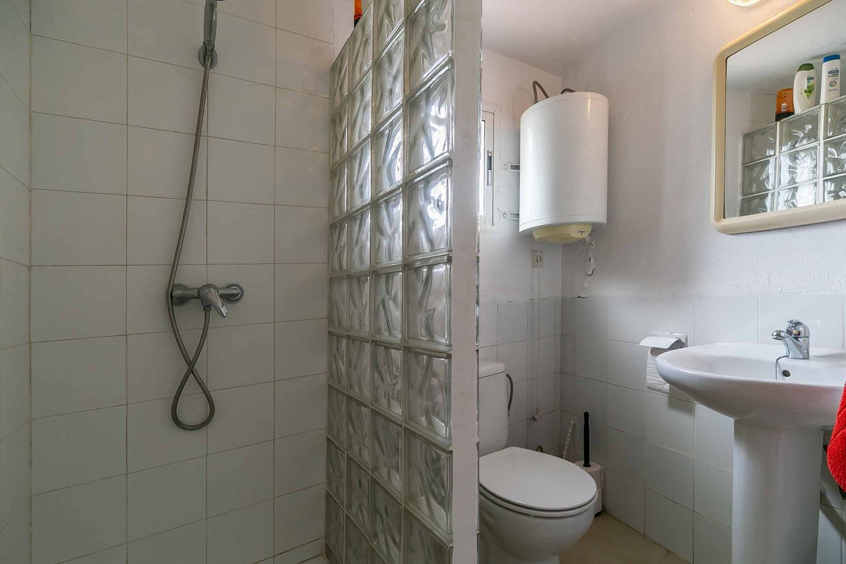 4 Bed Townhouse for sale in Sierrezuela Costa Del Sol, Málaga, Spain