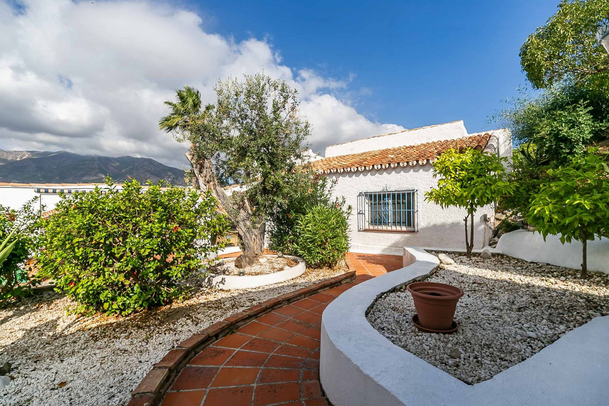 4 Bed Townhouse for sale in Sierrezuela Costa Del Sol, Málaga, Spain