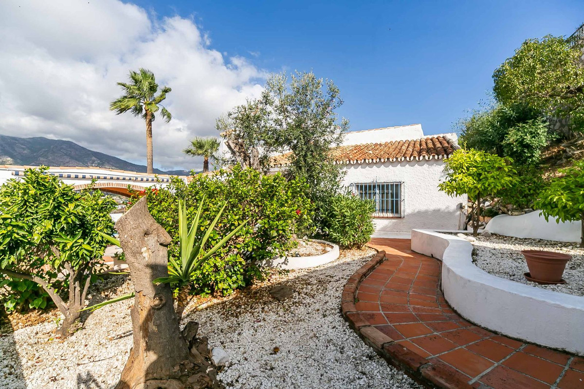 4 Bed Townhouse for sale in Sierrezuela Costa Del Sol, Málaga, Spain