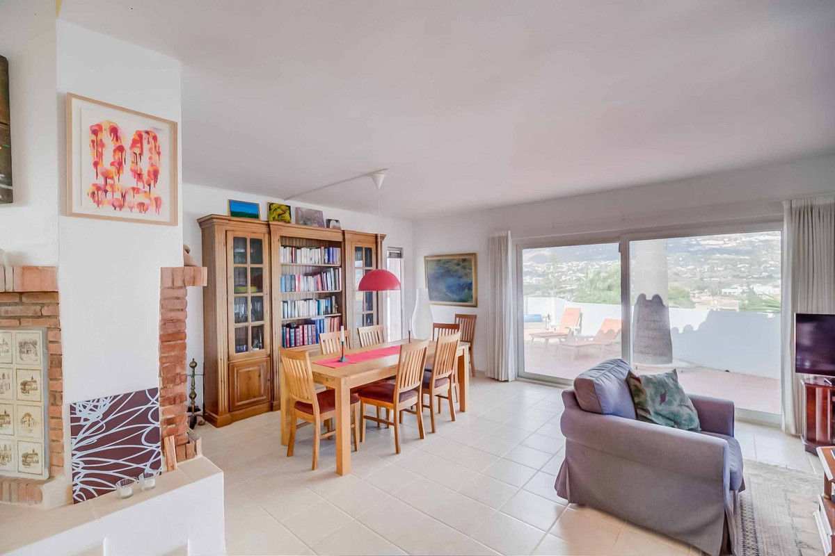 4 Bed Townhouse for sale in Sierrezuela Costa Del Sol, Málaga, Spain