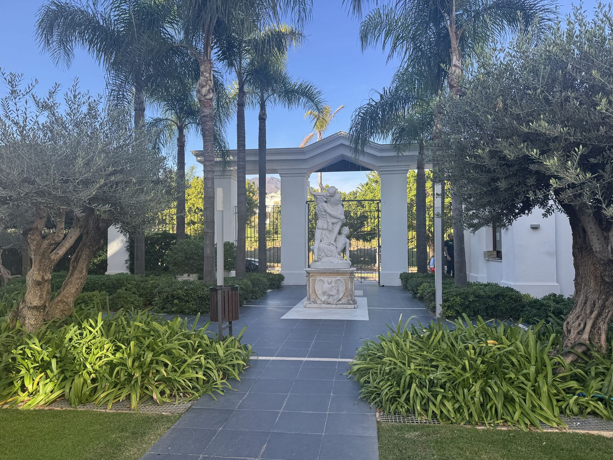 3 Bed Apartment for sale in Estepona Costa Del Sol, Málaga, Spain