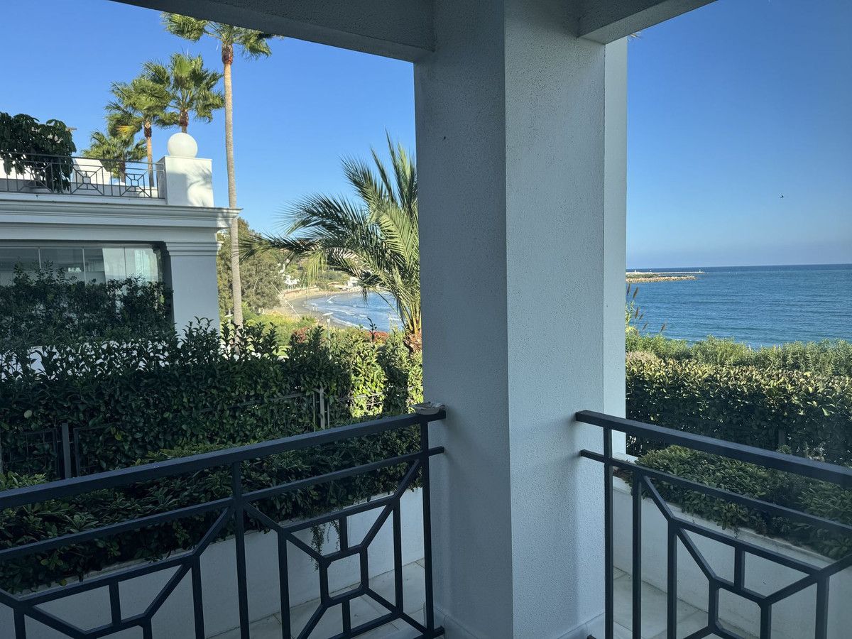 3 Bed Apartment for sale in Estepona Costa Del Sol, Málaga, Spain