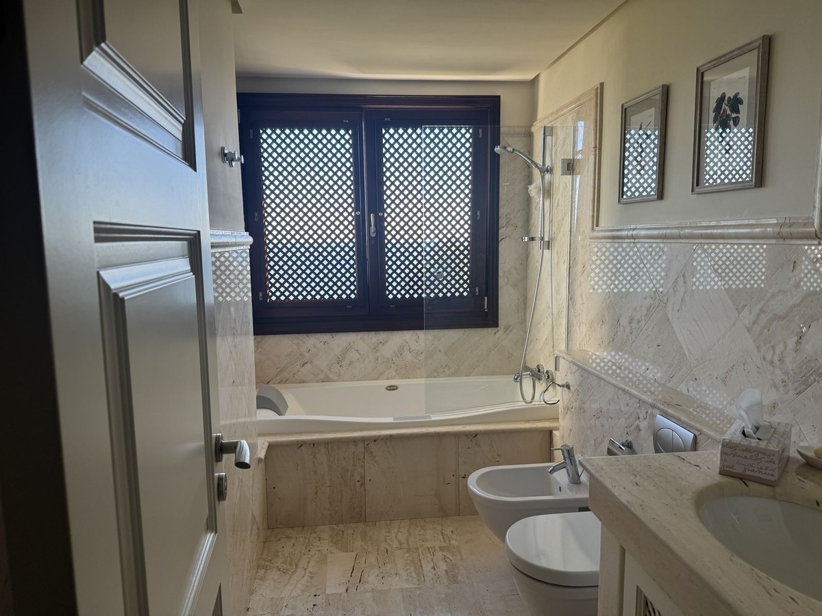 3 Bed Apartment for sale in Estepona Costa Del Sol, Málaga, Spain