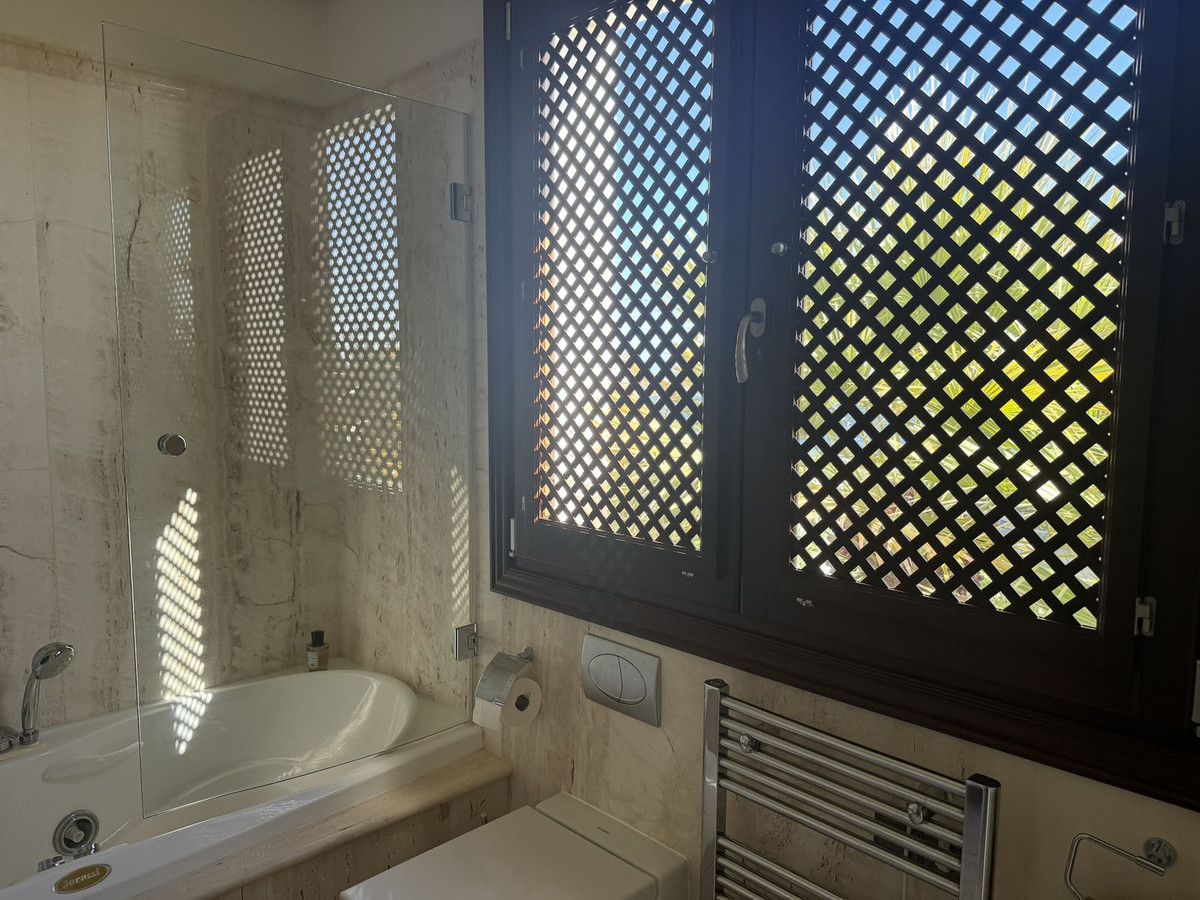 3 Bed Apartment for sale in Estepona Costa Del Sol, Málaga, Spain
