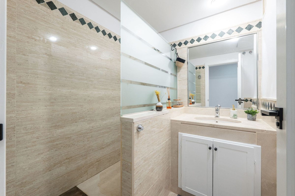 Se vende Apartamento Planta Baja de 2 dormitorios en Costa Del Sol, Málaga, España