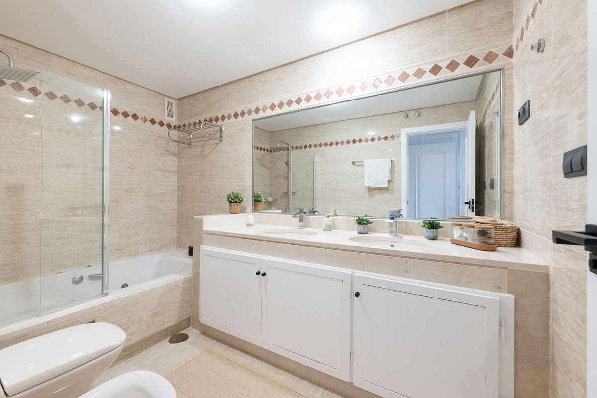 Se vende Apartamento Planta Baja de 2 dormitorios en Costa Del Sol, Málaga, España