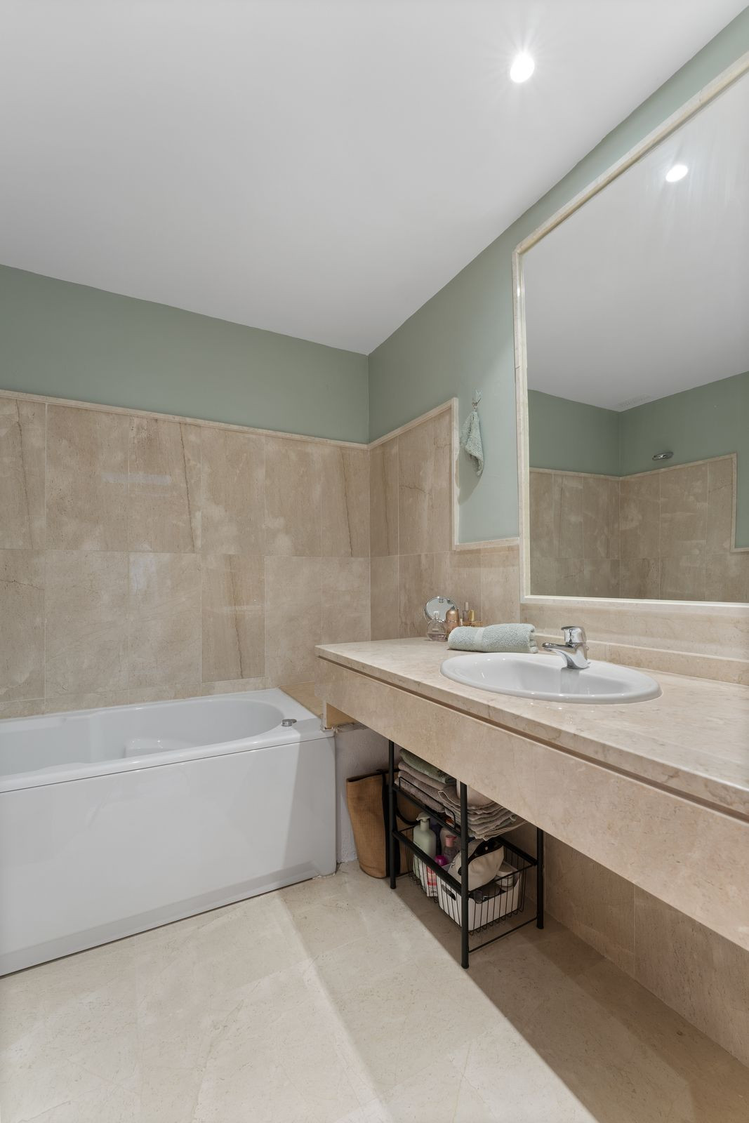 2 Bed Apartment for sale in Casares Costa Del Sol, Málaga, Spain