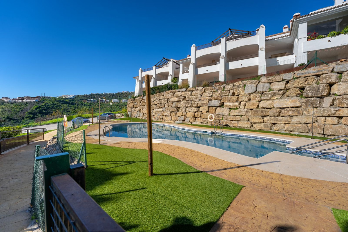 2 Bed Apartment for sale in Casares Costa Del Sol, Málaga, Spain