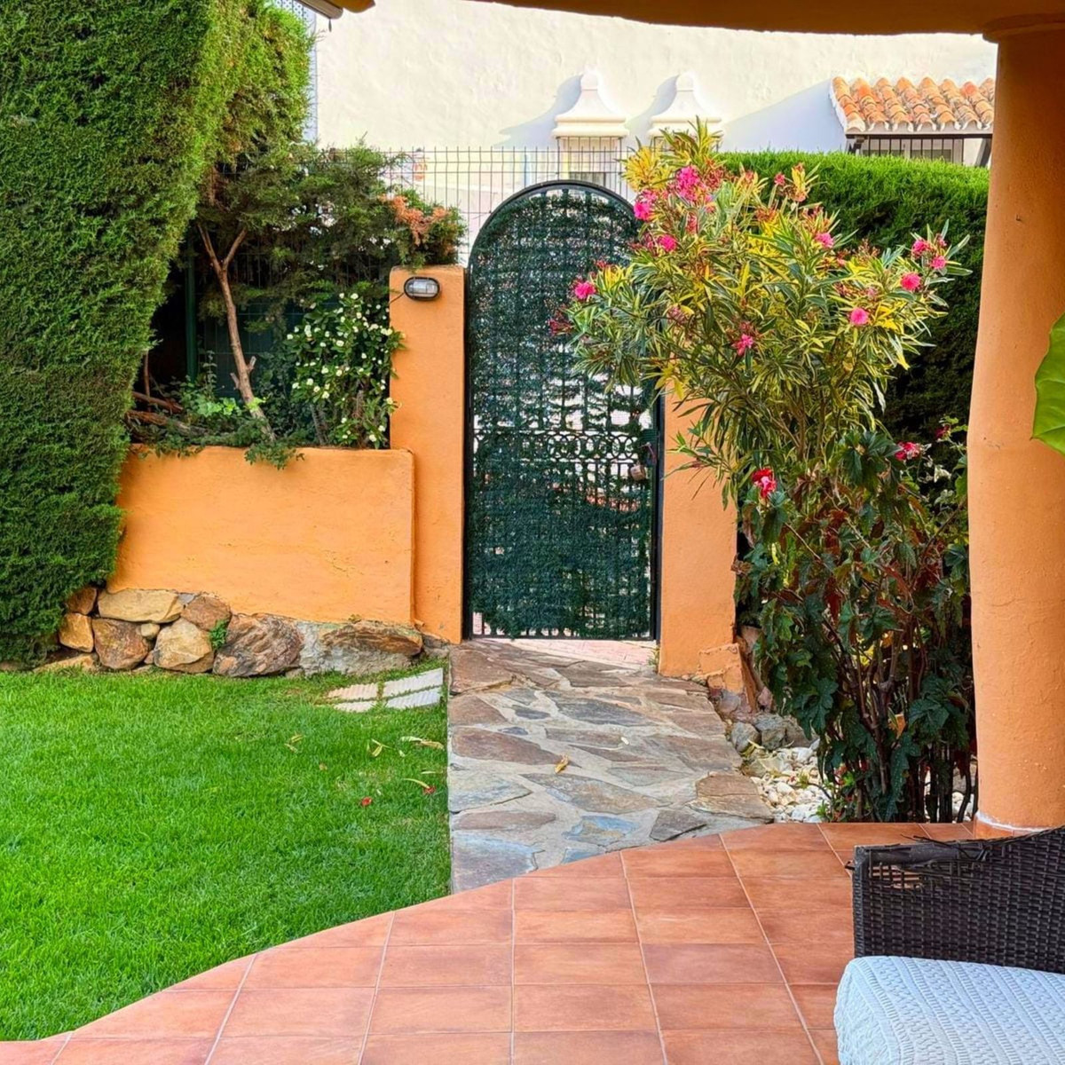 Se vende Apartamento Planta Baja de 4 dormitorios en Costa Del Sol, Málaga, España