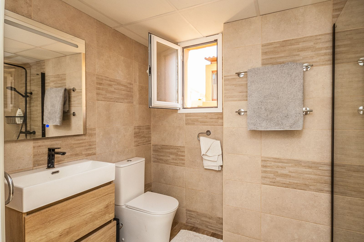 Se vende Apartamento Planta Media de 2 dormitorios en Costa Del Sol, Málaga, España