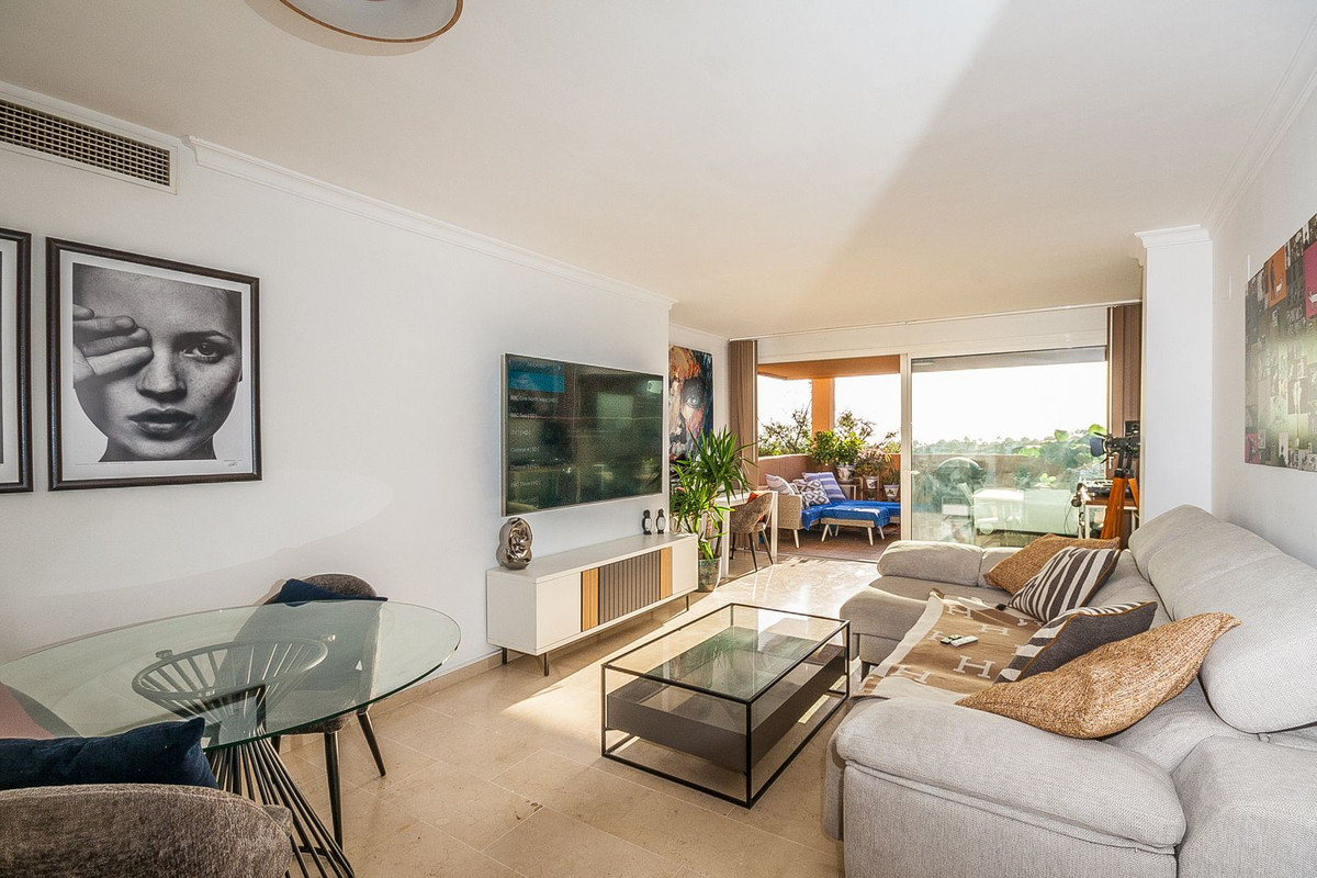 Se vende Apartamento Planta Media de 2 dormitorios en Costa Del Sol, Málaga, España
