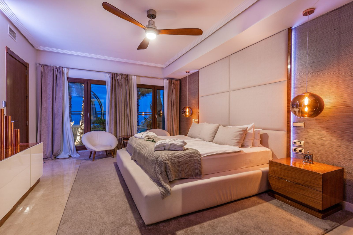 5 Bed Townhouse for sale in Benahavís Costa Del Sol, Málaga, Spain