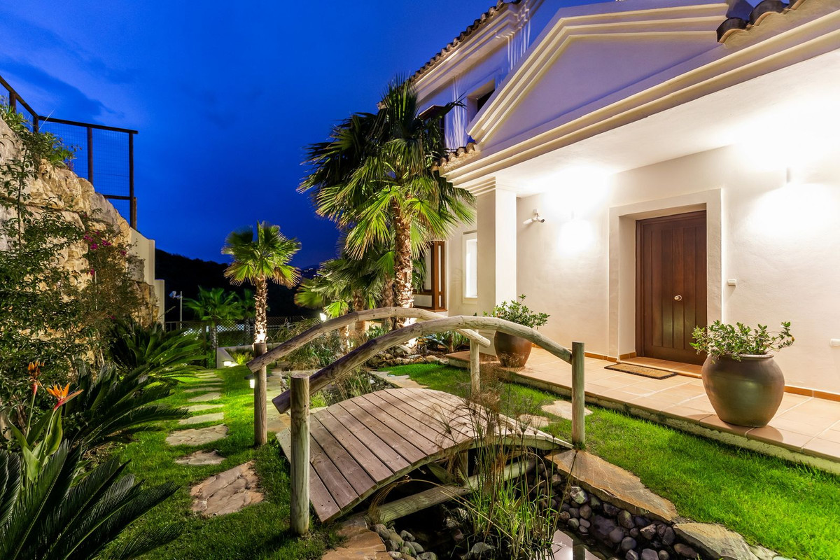 5 Bed Townhouse for sale in Benahavís Costa Del Sol, Málaga, Spain