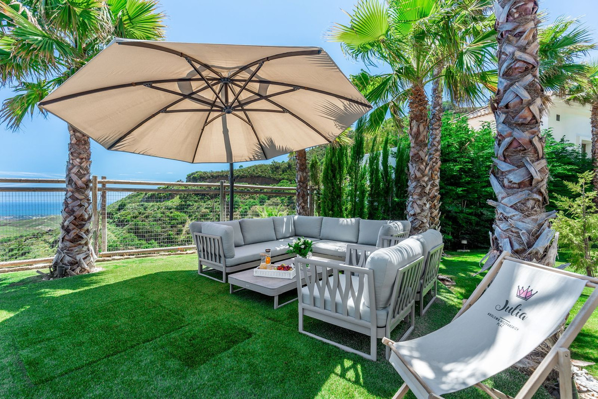 5 Bed Townhouse for sale in Benahavís Costa Del Sol, Málaga, Spain