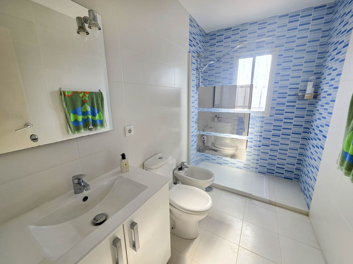 Se vende Villa - Chalet de 3 dormitorios en Costa Del Sol, Málaga, España