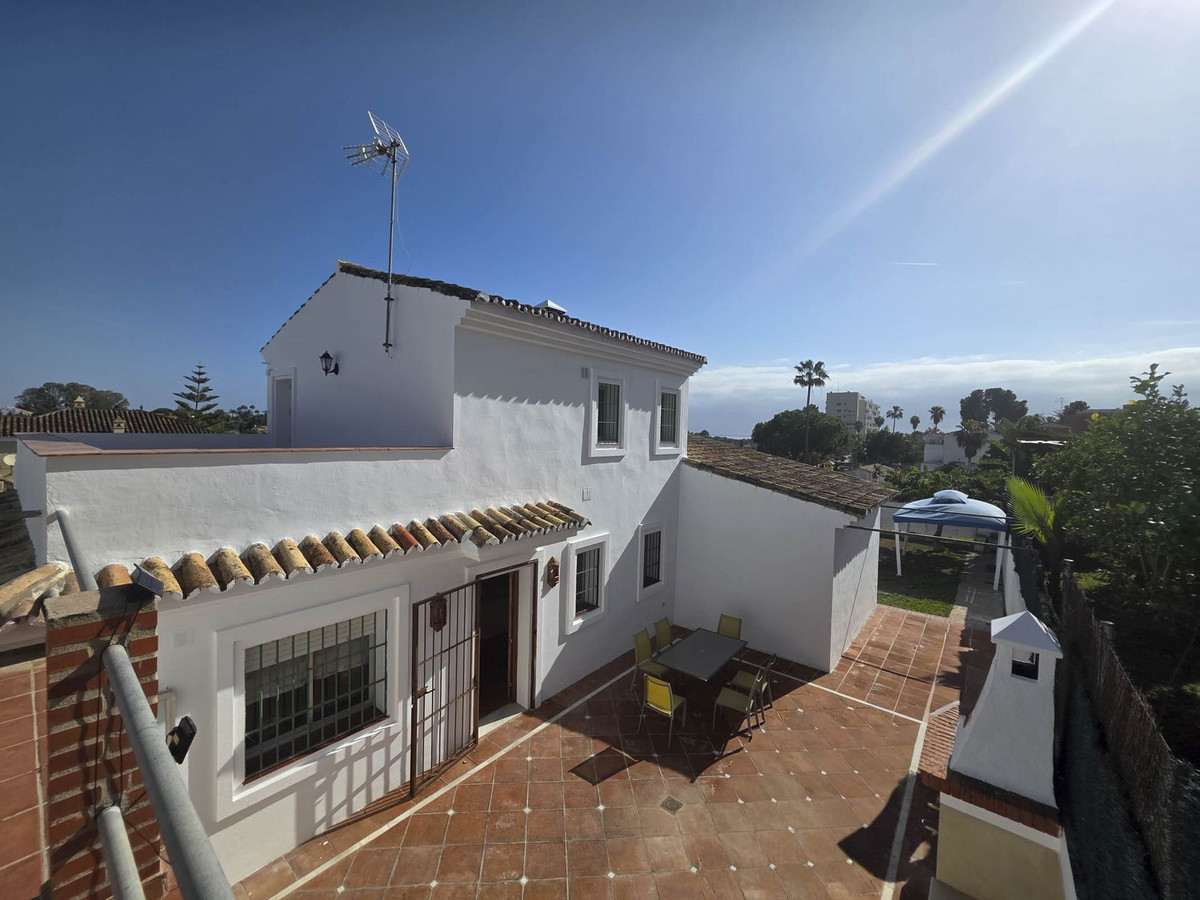 Se vende Villa - Chalet de 3 dormitorios en Costa Del Sol, Málaga, España