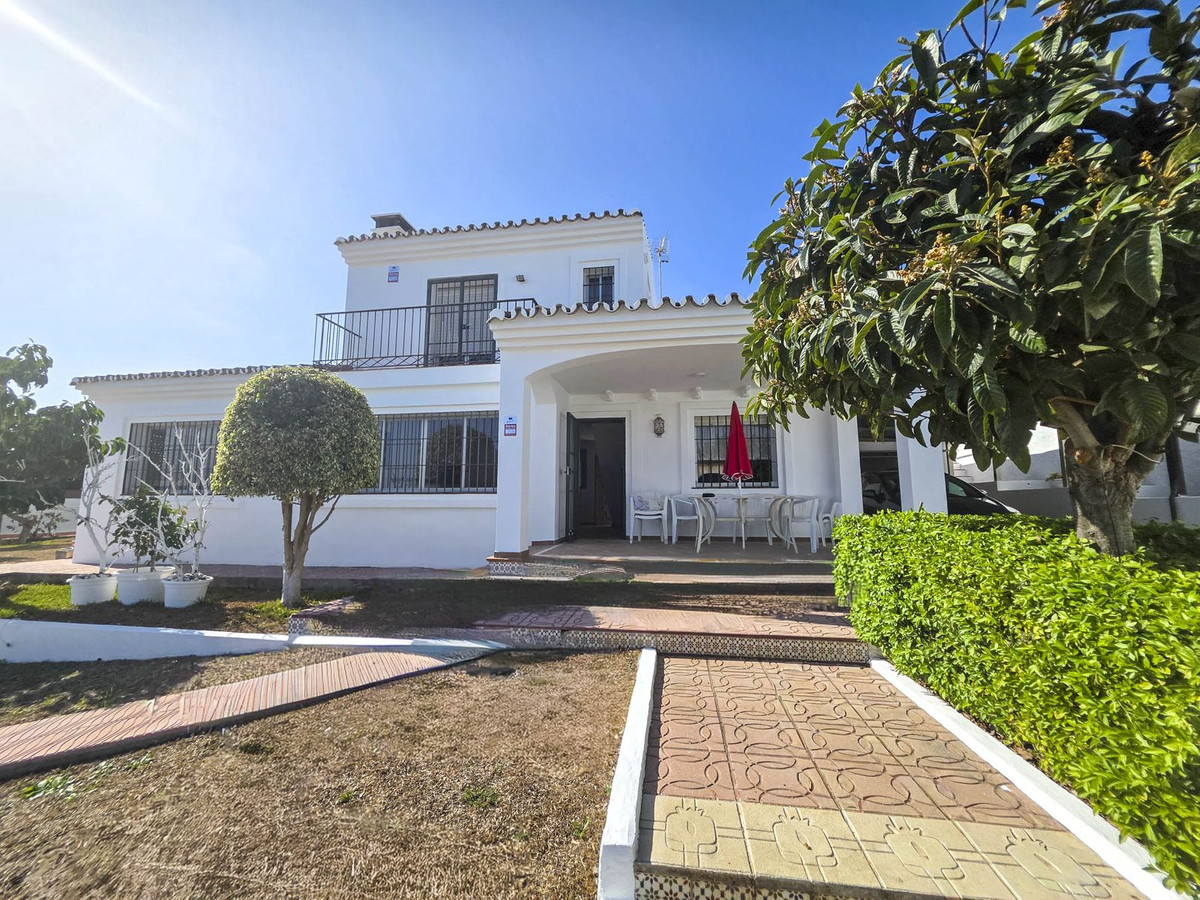 Se vende Villa - Chalet de 3 dormitorios en Costa Del Sol, Málaga, España