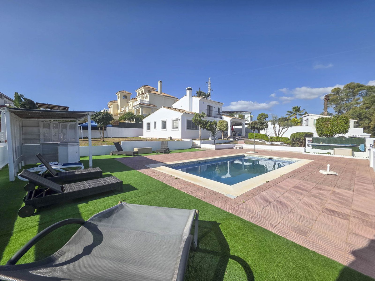 Se vende Villa - Chalet de 3 dormitorios en Costa Del Sol, Málaga, España