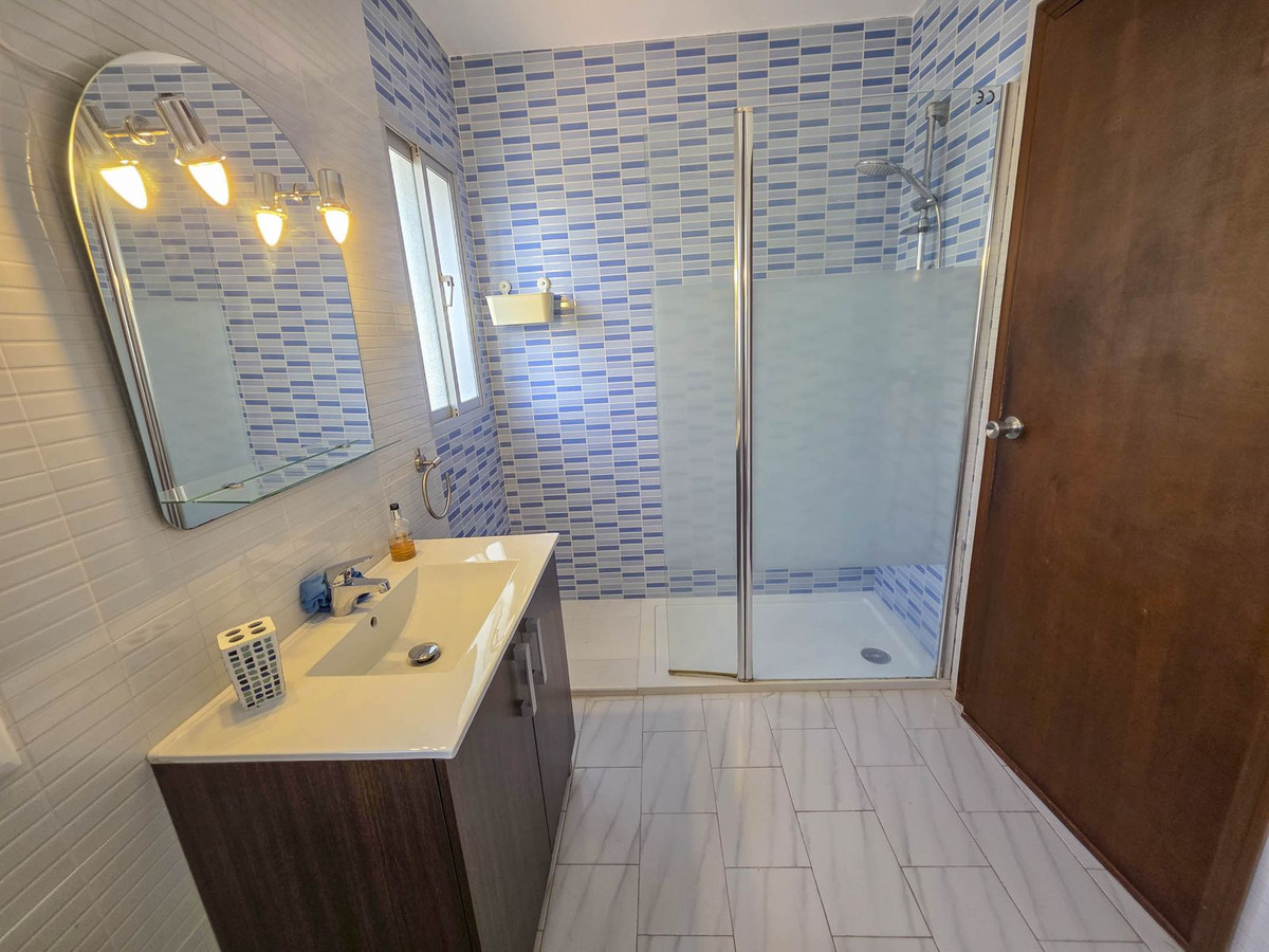 Se vende Villa - Chalet de 3 dormitorios en Costa Del Sol, Málaga, España