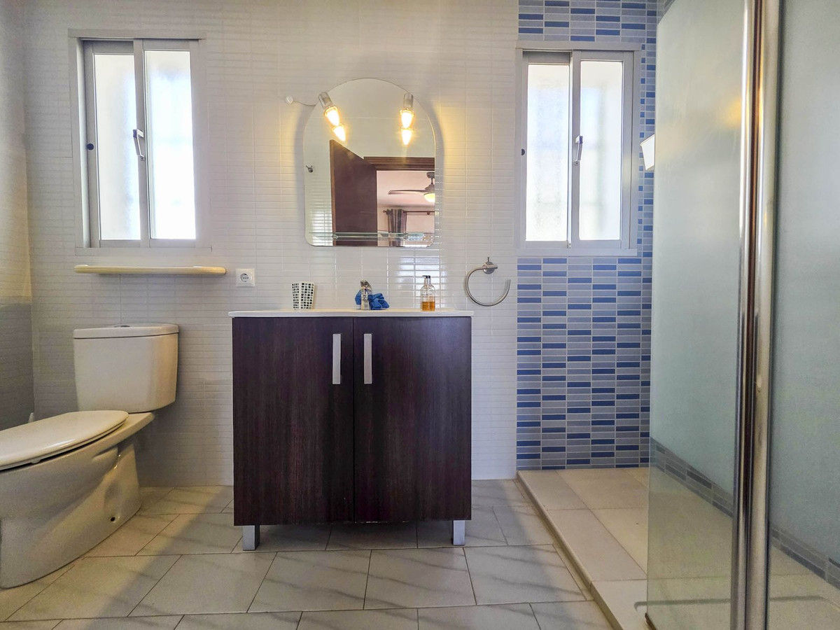 Se vende Villa - Chalet de 3 dormitorios en Costa Del Sol, Málaga, España