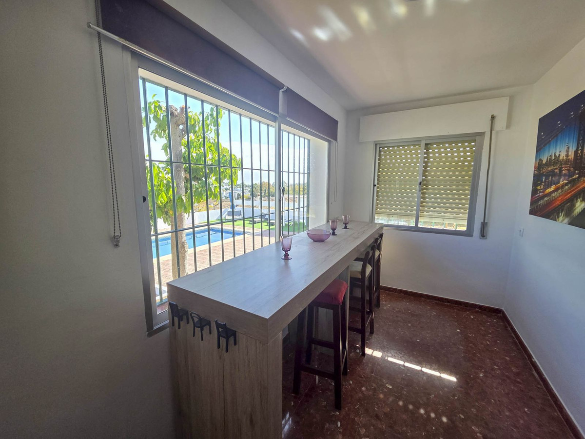 Se vende Villa - Chalet de 3 dormitorios en Costa Del Sol, Málaga, España