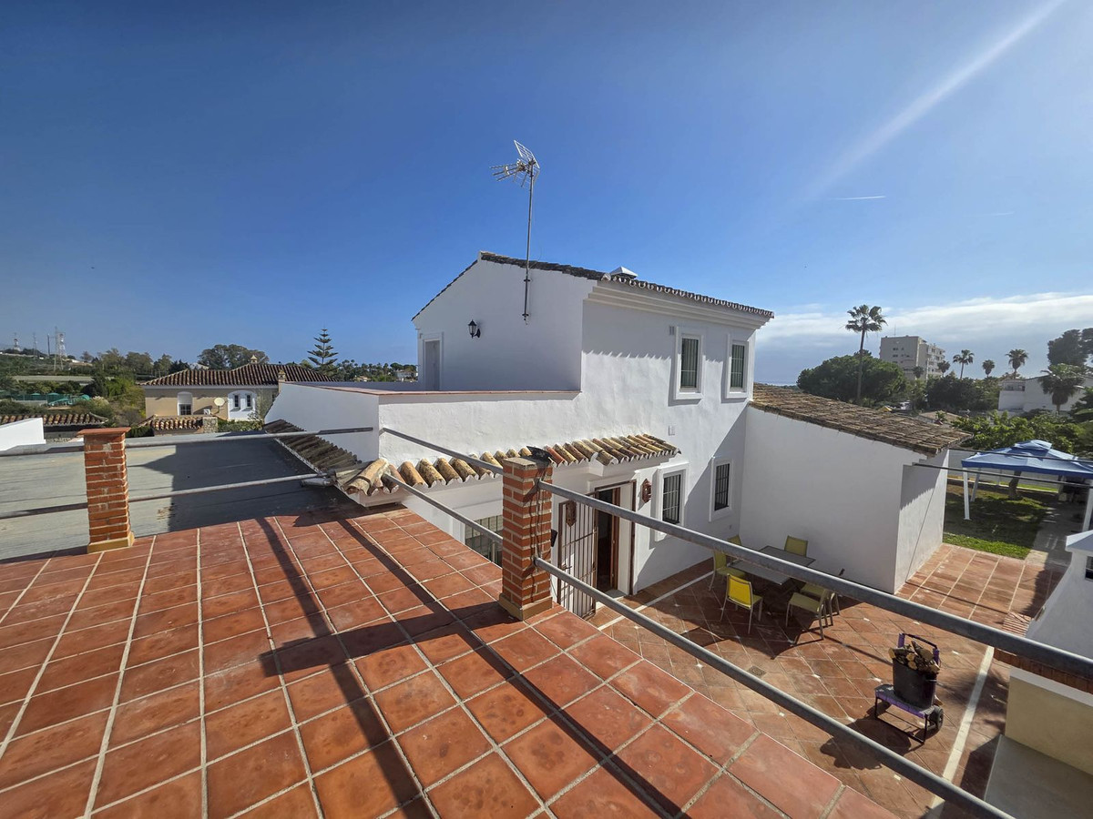 Se vende Villa - Chalet de 3 dormitorios en Costa Del Sol, Málaga, España