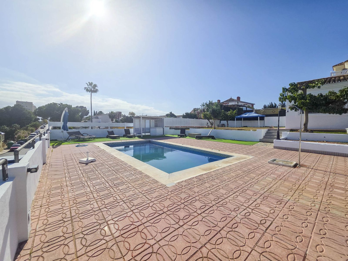 Se vende Villa - Chalet de 3 dormitorios en Costa Del Sol, Málaga, España
