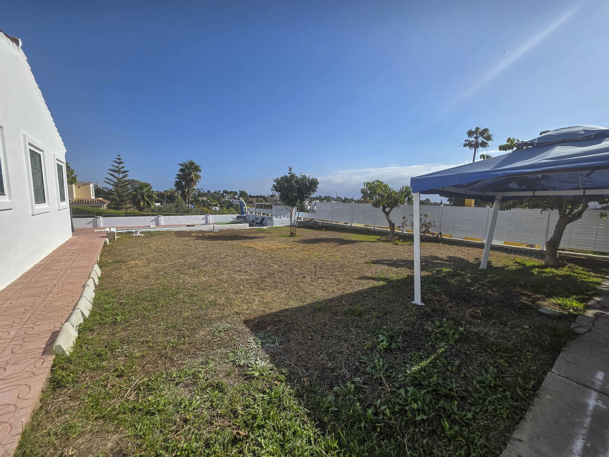 Se vende Villa - Chalet de 3 dormitorios en Costa Del Sol, Málaga, España