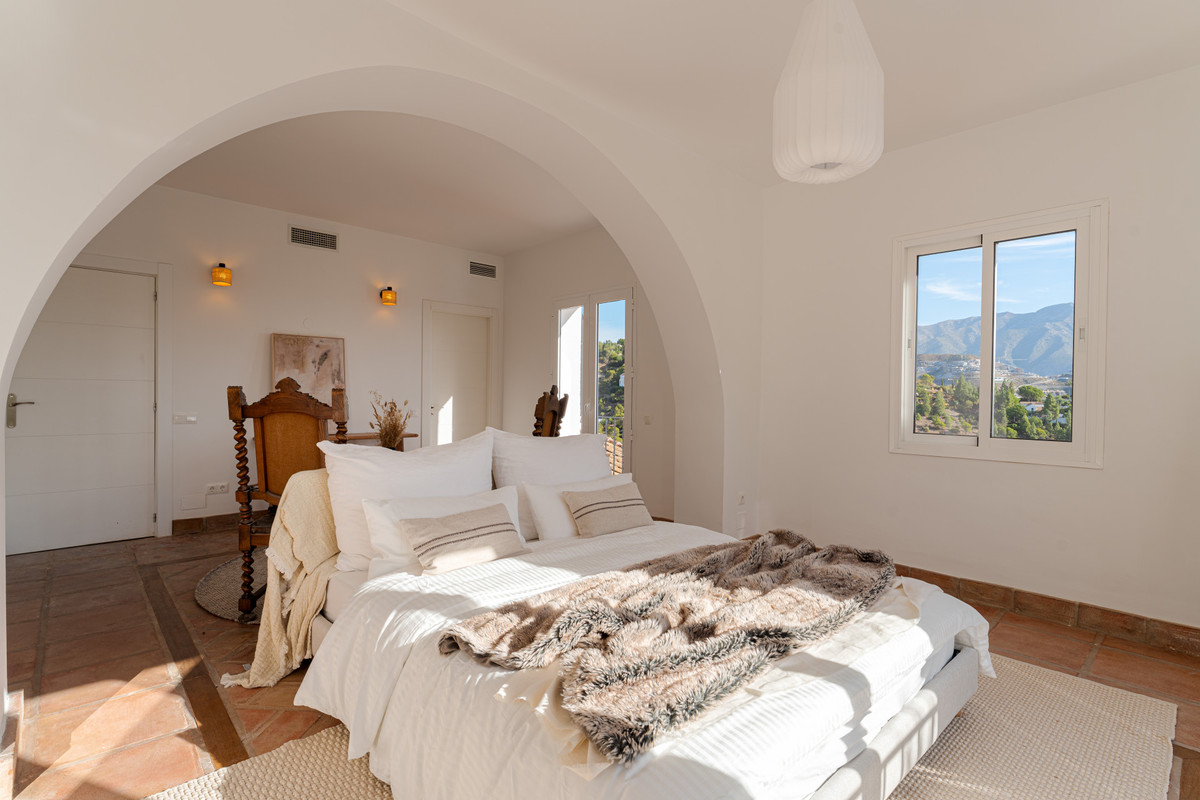 Se vende Villa - Chalet de 6 dormitorios en Costa Del Sol, Málaga, España
