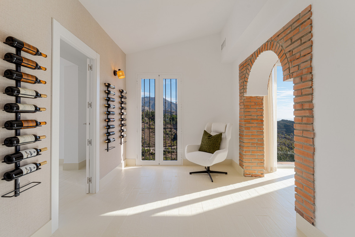 Se vende Villa - Chalet de 6 dormitorios en Costa Del Sol, Málaga, España