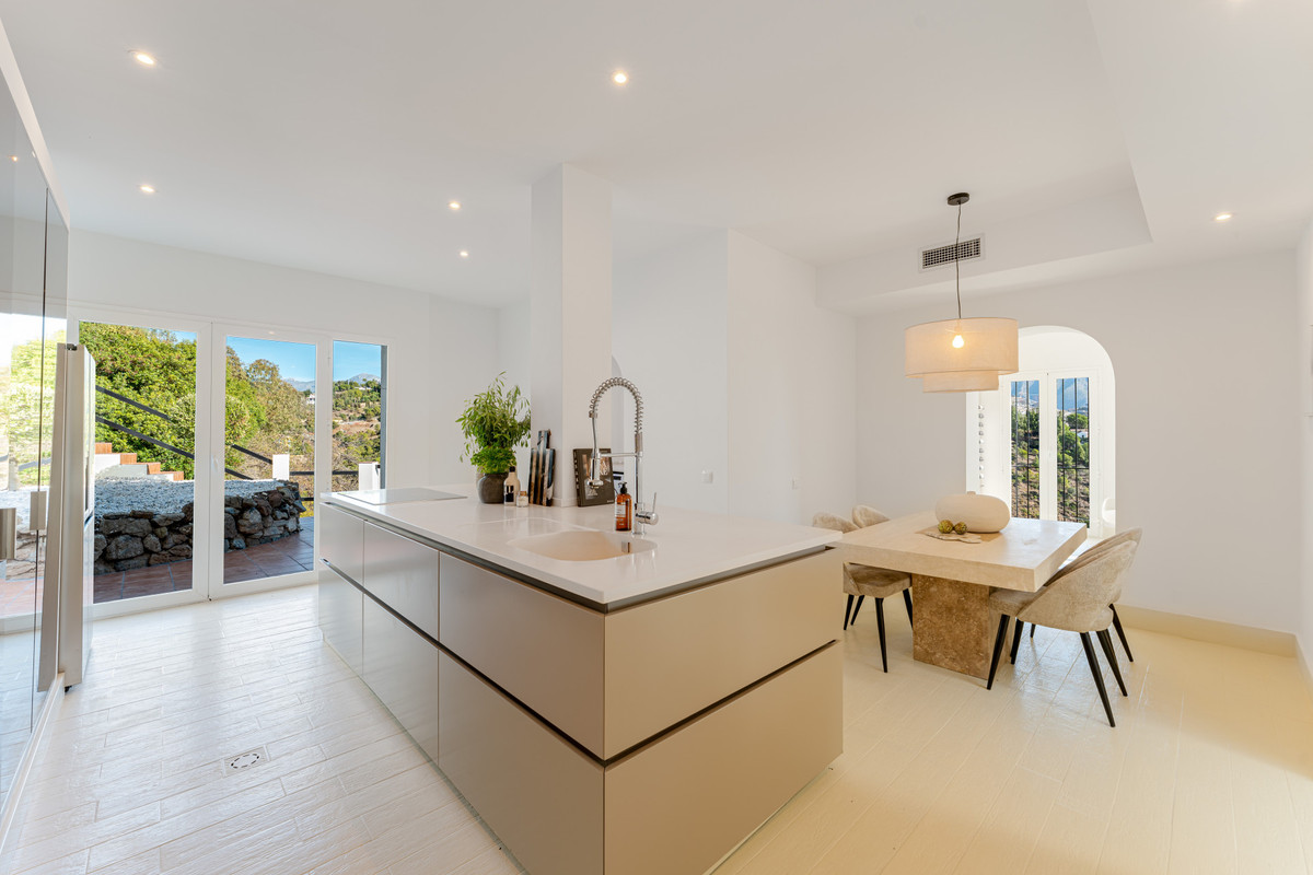 Se vende Villa - Chalet de 6 dormitorios en Costa Del Sol, Málaga, España