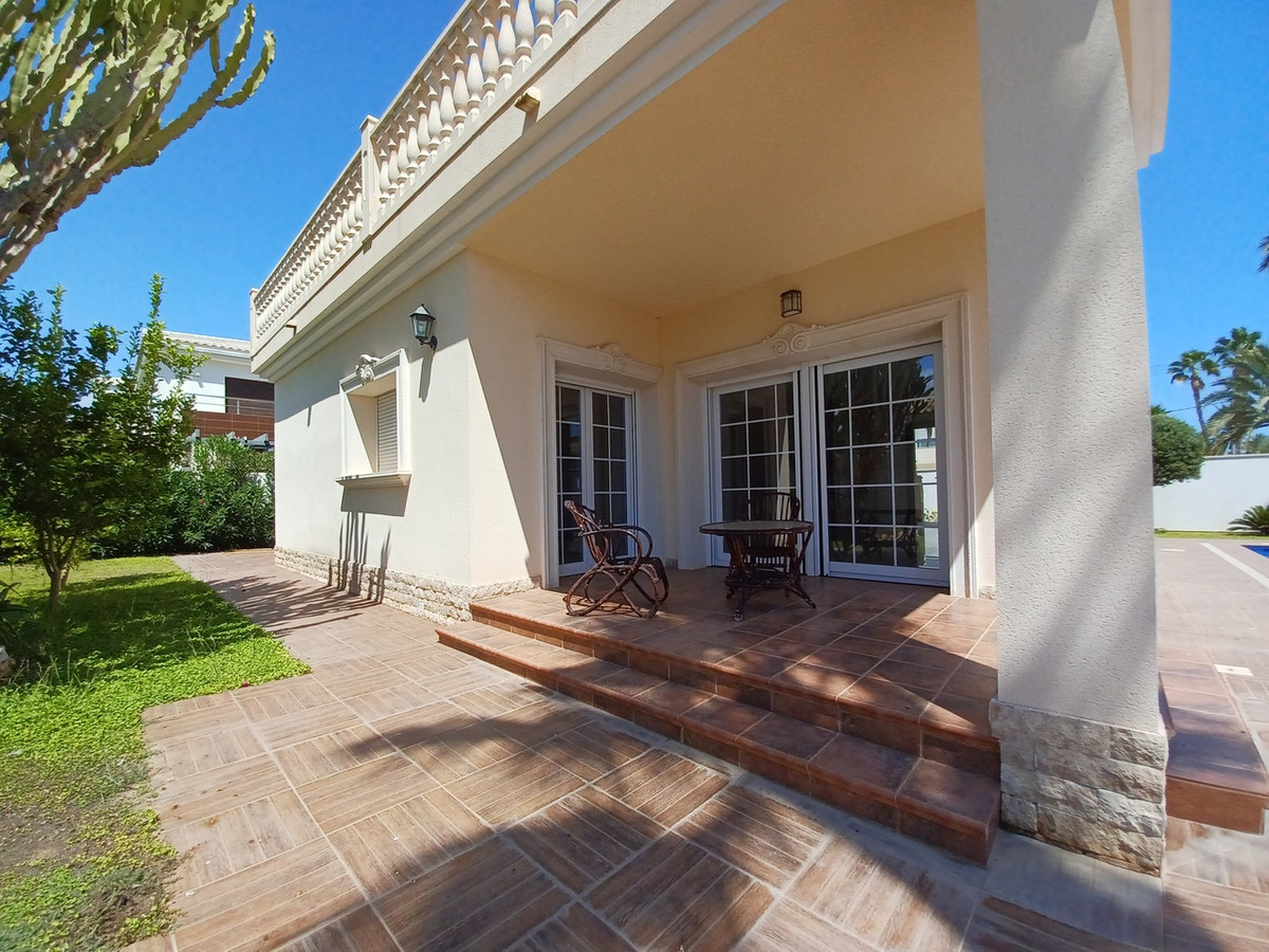 4 Bed Townhouse for sale in Cabo Roig Costa Blanca, Alicante, Spain