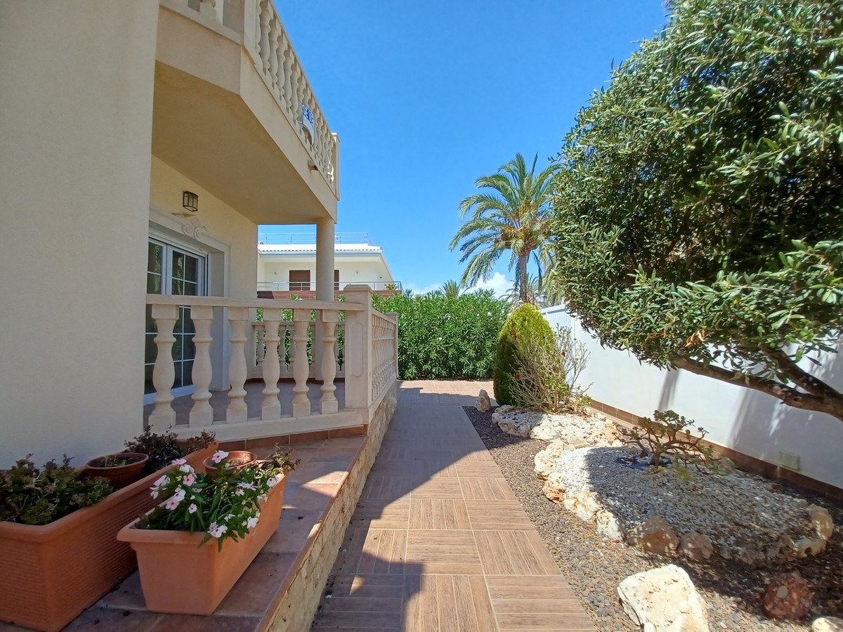 4 Bed Townhouse for sale in Cabo Roig Costa Blanca, Alicante, Spain