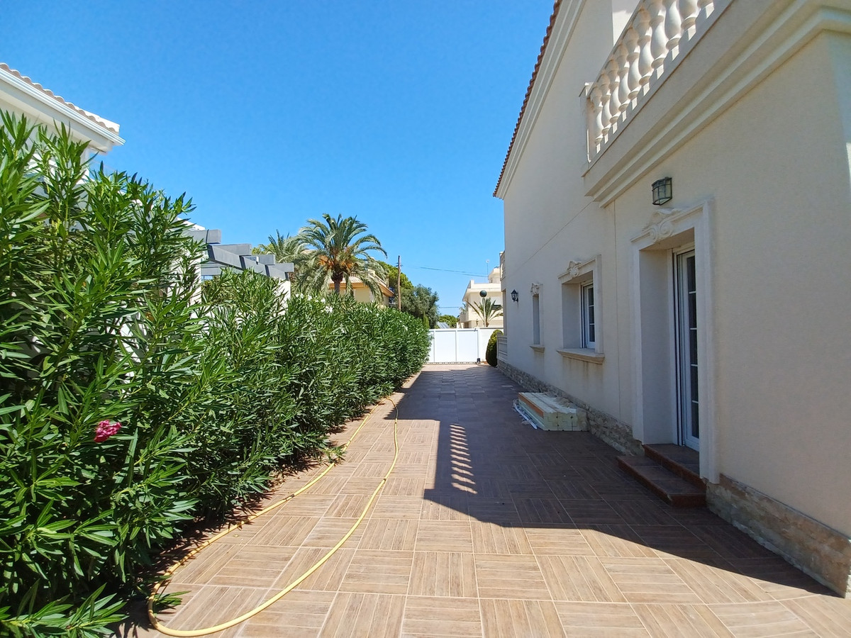 4 Bed Townhouse for sale in Cabo Roig Costa Blanca, Alicante, Spain