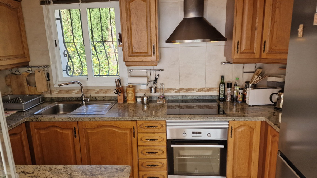 Se vende Villa - Chalet de 4 dormitorios en Costa Blanca, Alicante, España