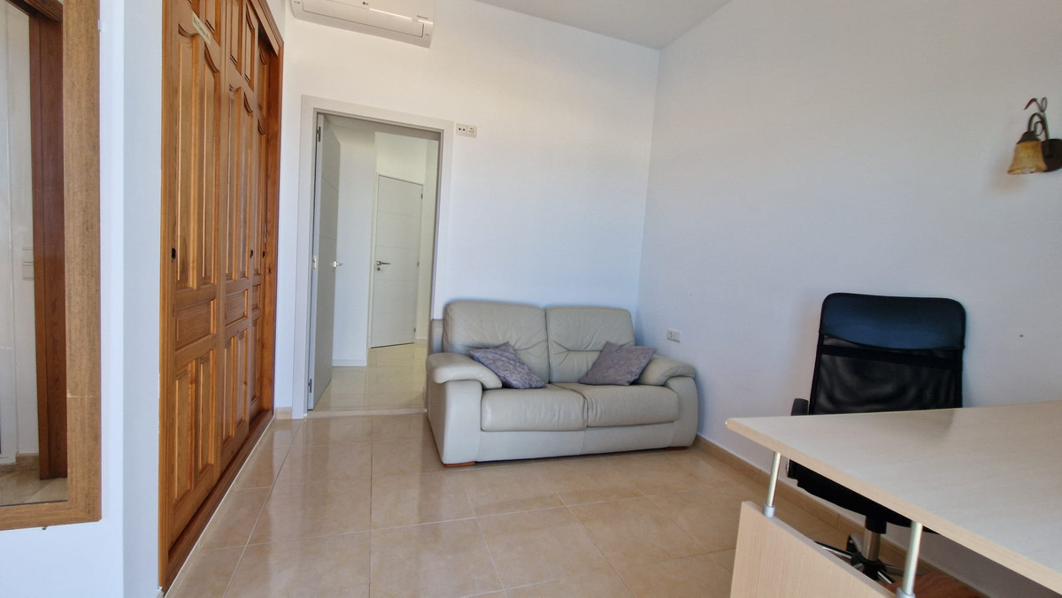 Se vende Villa - Chalet de 4 dormitorios en Costa Blanca, Alicante, España