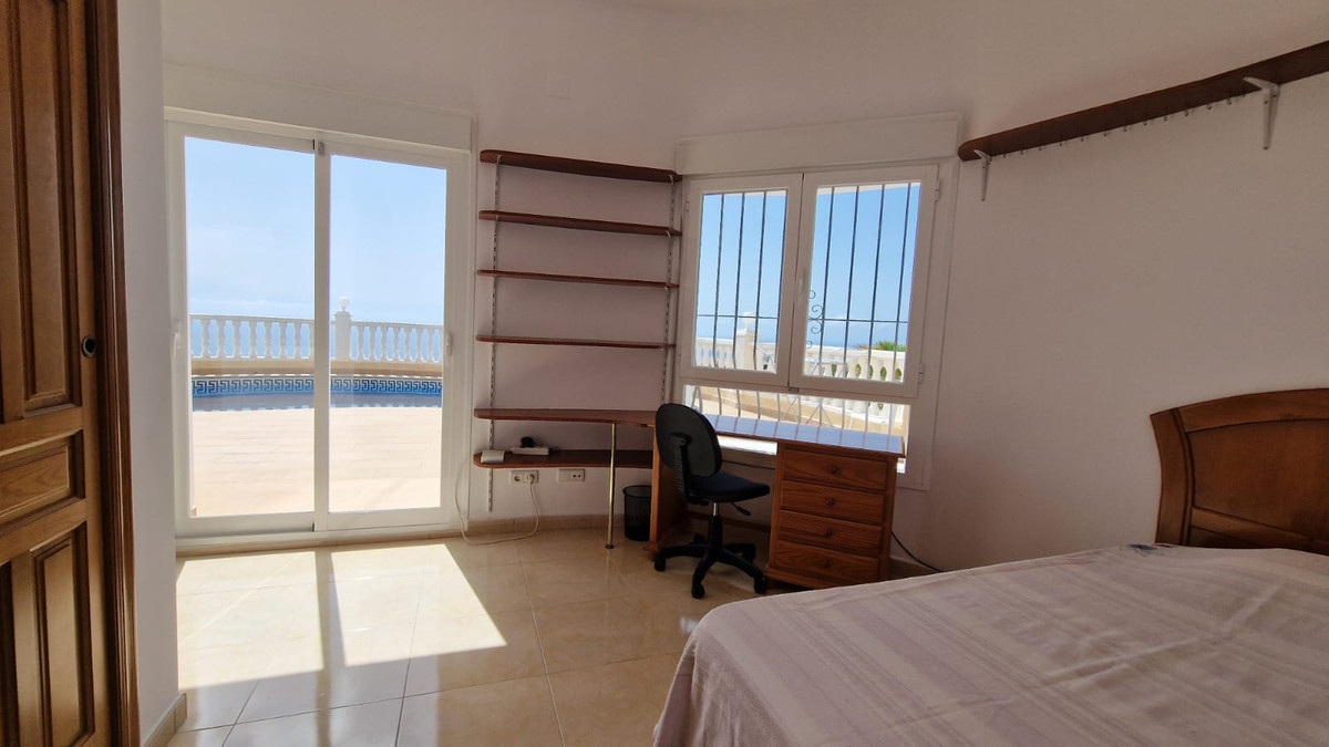 Se vende Villa - Chalet de 4 dormitorios en Costa Blanca, Alicante, España