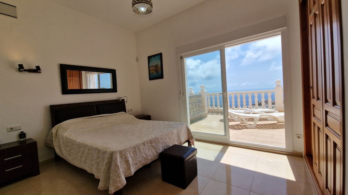Se vende Villa - Chalet de 4 dormitorios en Costa Blanca, Alicante, España