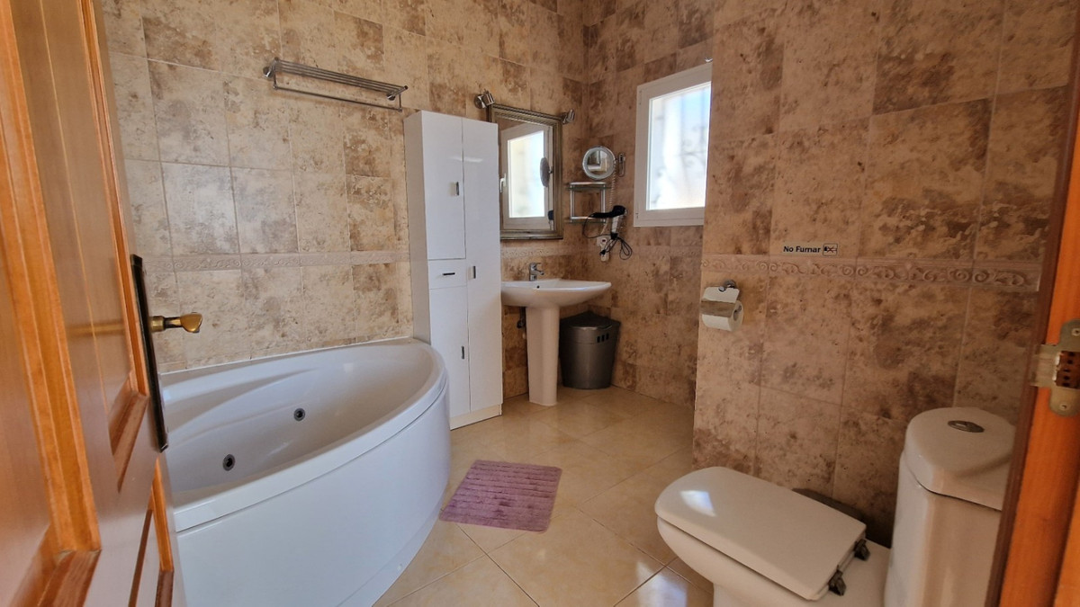 Se vende Villa - Chalet de 4 dormitorios en Costa Blanca, Alicante, España