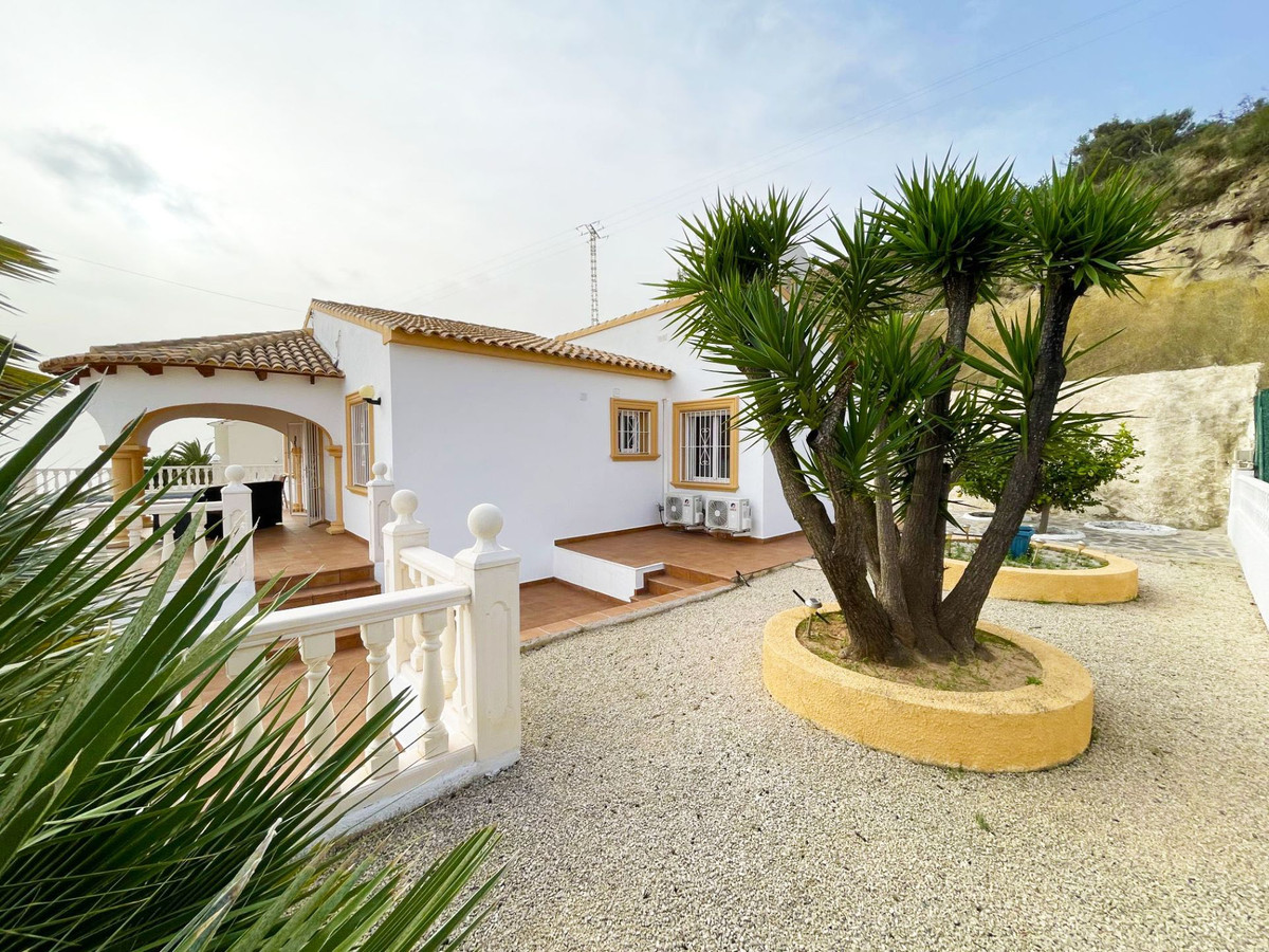 Se vende Villa - Chalet de 4 dormitorios en Costa Blanca, Alicante, España