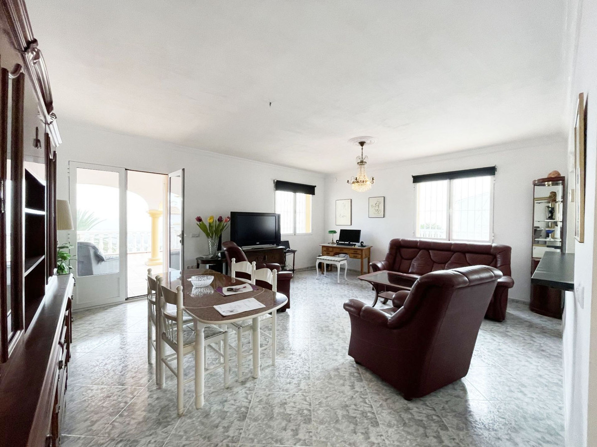 Se vende Villa - Chalet de 4 dormitorios en Costa Blanca, Alicante, España