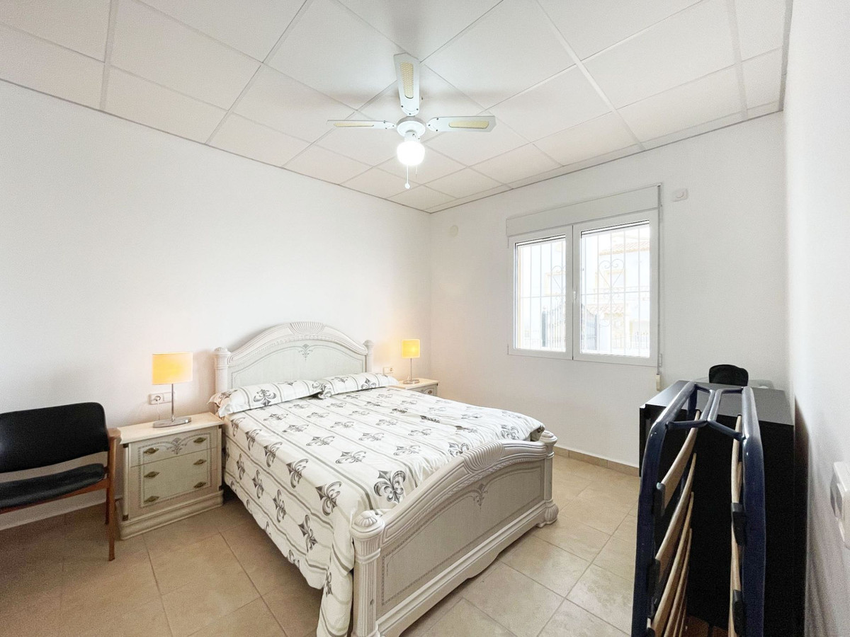 Se vende Villa - Chalet de 4 dormitorios en Costa Blanca, Alicante, España