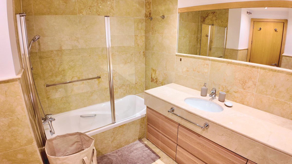 Se vende Apartamento Planta Baja de 3 dormitorios en Costa Del Sol, Málaga, España