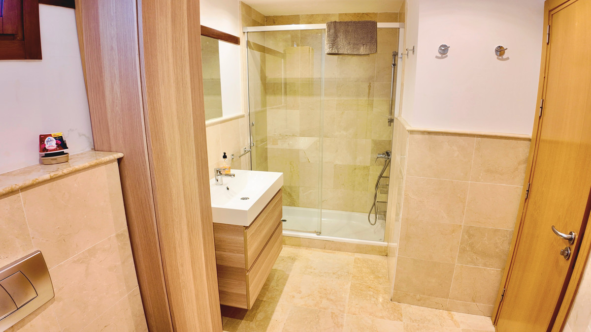 Se vende Apartamento Planta Baja de 3 dormitorios en Costa Del Sol, Málaga, España