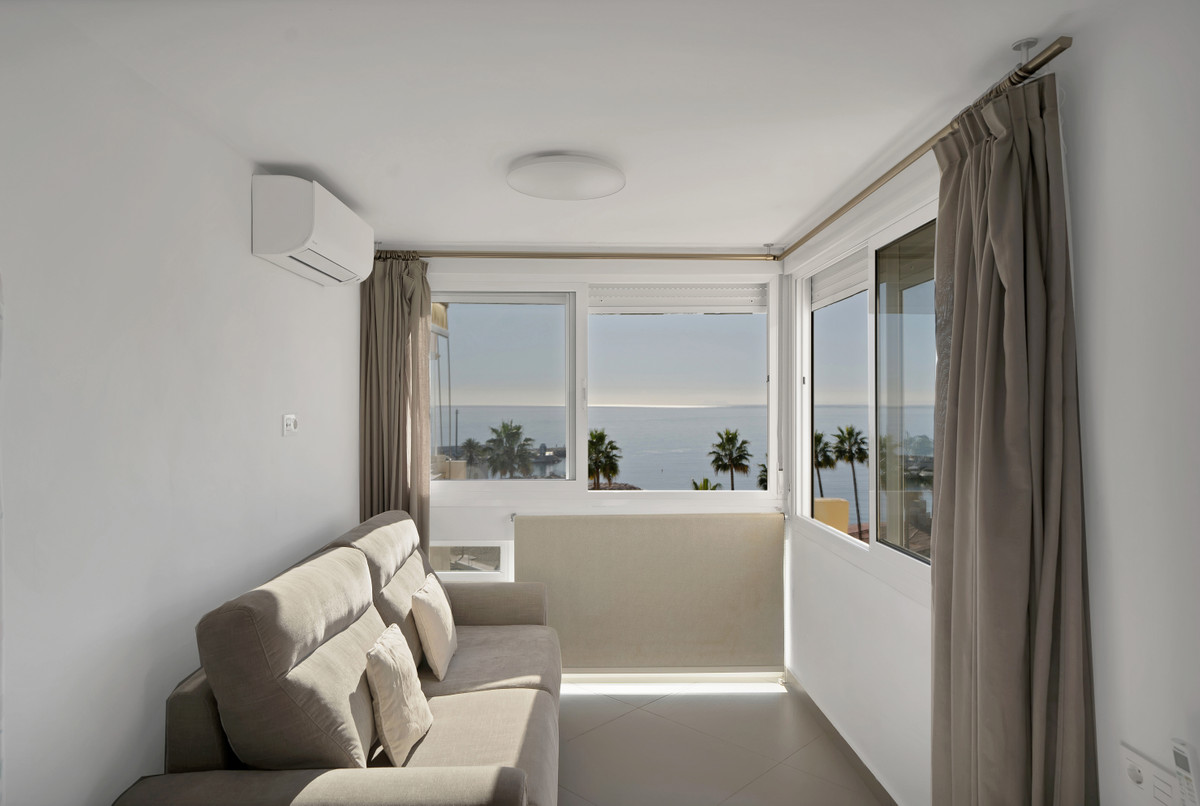 Se vende Apartamento Planta Media de 2 dormitorios en Costa Del Sol, Málaga, España