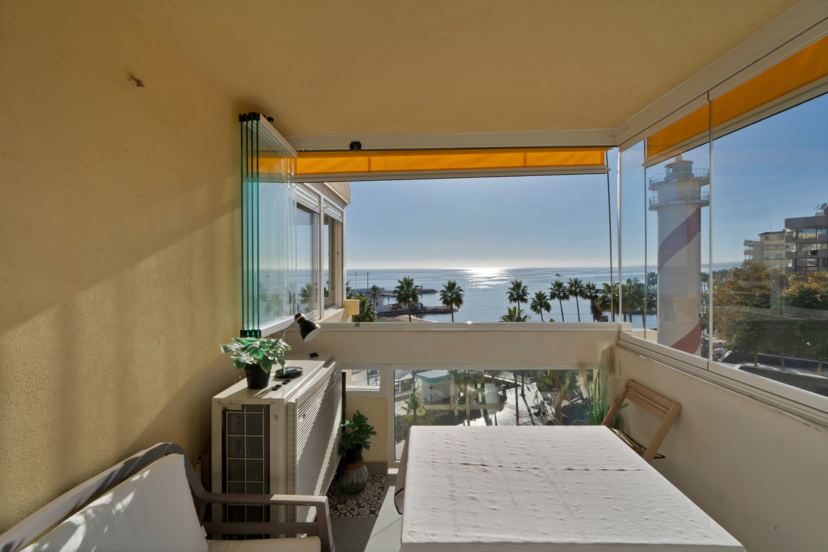 Se vende Apartamento Planta Media de 2 dormitorios en Costa Del Sol, Málaga, España