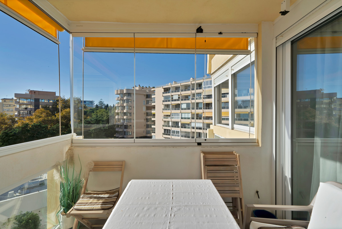 Se vende Apartamento Planta Media de 2 dormitorios en Costa Del Sol, Málaga, España