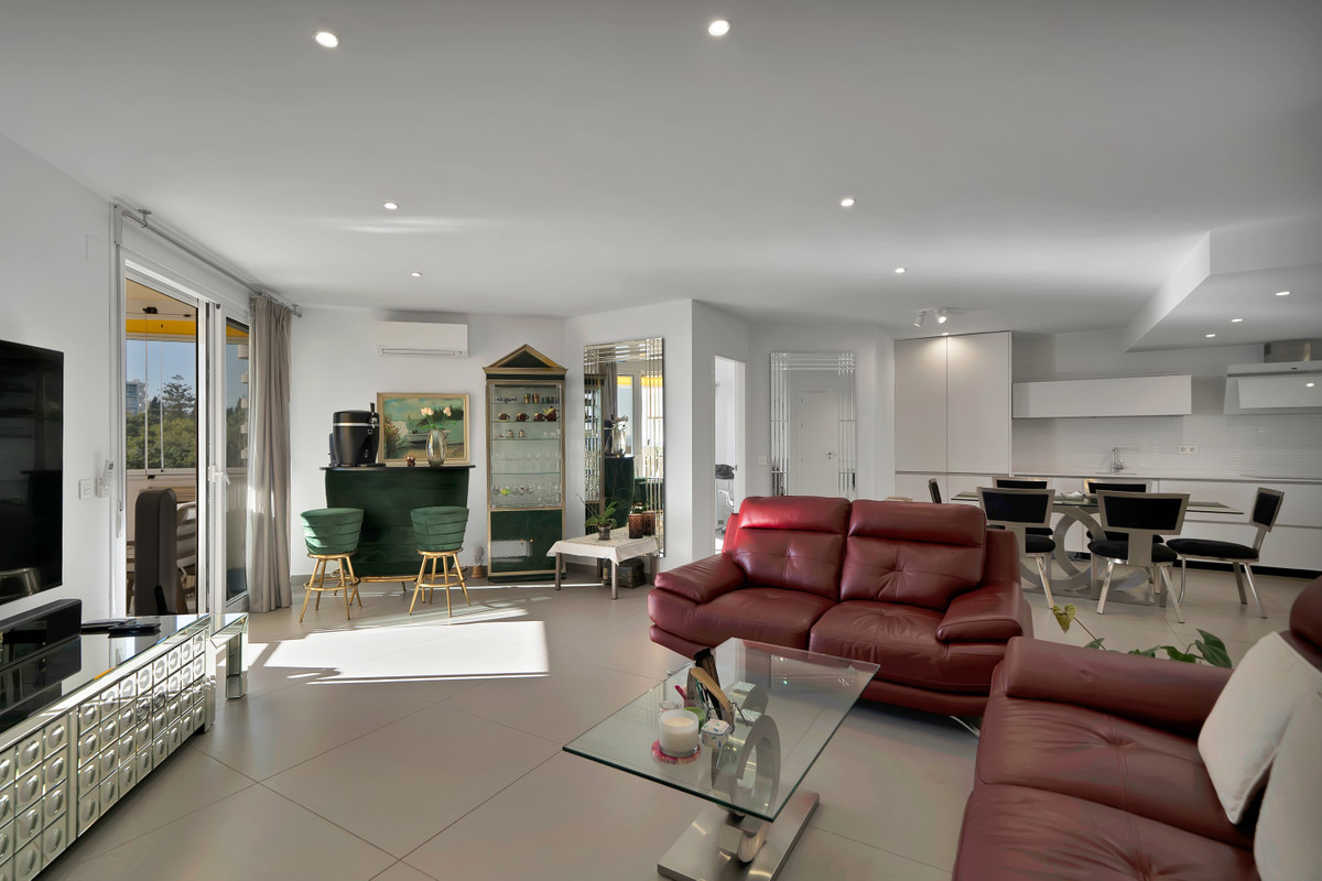 Se vende Apartamento Planta Media de 2 dormitorios en Costa Del Sol, Málaga, España