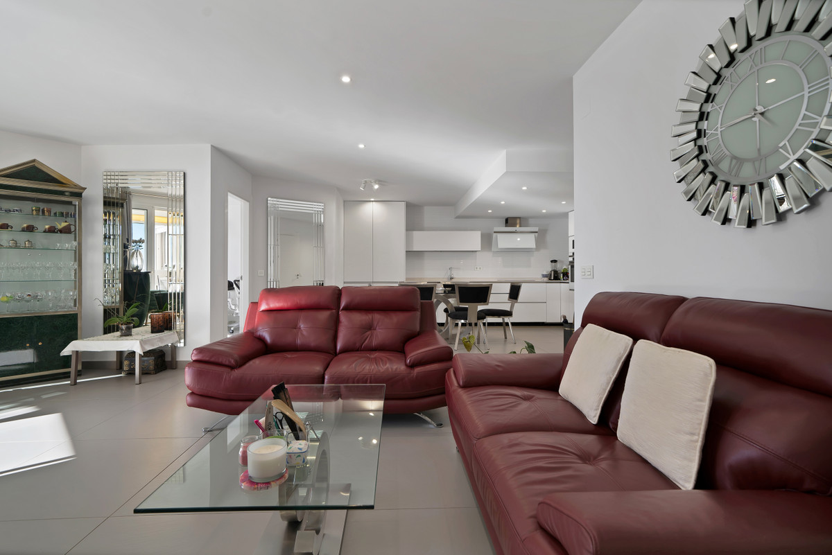 Se vende Apartamento Planta Media de 2 dormitorios en Costa Del Sol, Málaga, España